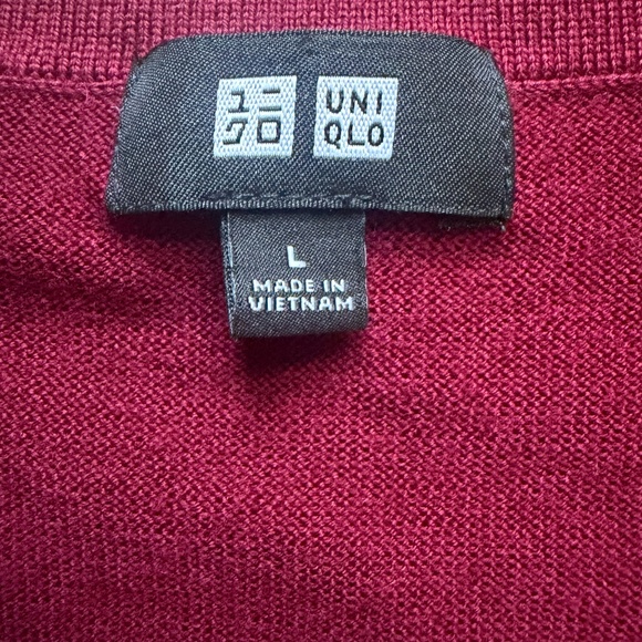 Uniqlo Men’s 100% Merino Wool V-Neck Sweater in Dark Red Burgundy Wine | Size L - Picture 2 of 9